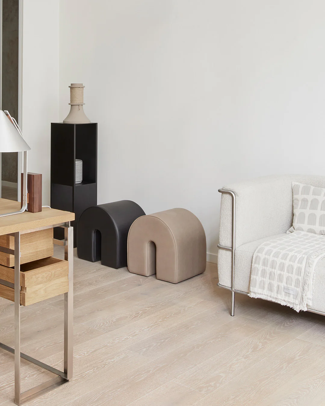 Curved Pouf - Image 3